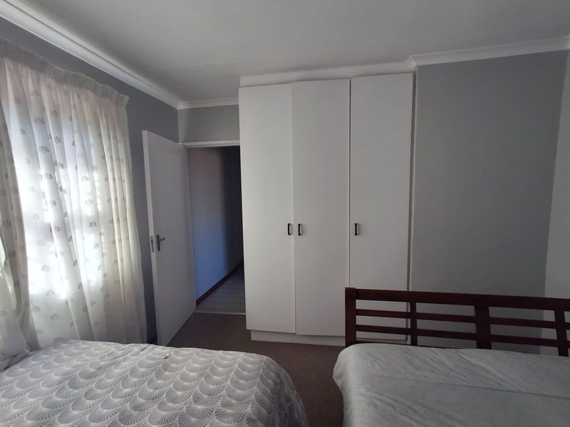 Furnished 3 bedroom house - Photo 7