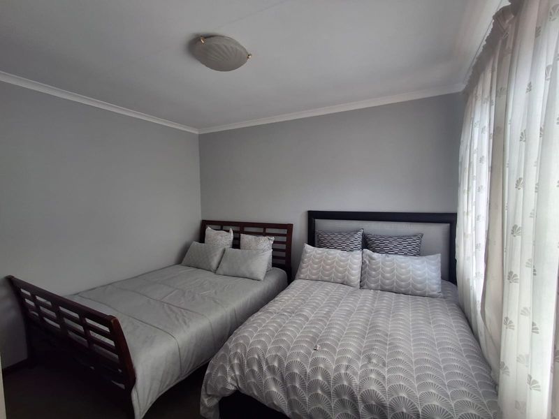 Furnished 3 bedroom house - Photo 6