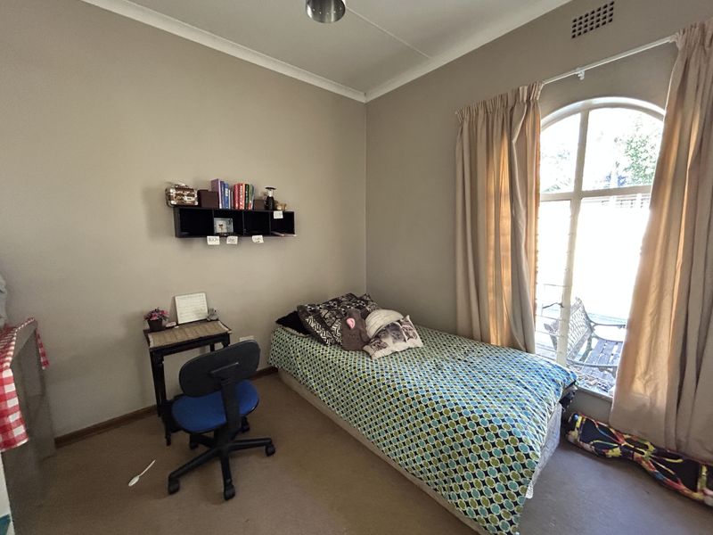 Beautiful 3-Bedroom Family Home with Pool & Entertainment Area - Photo 7