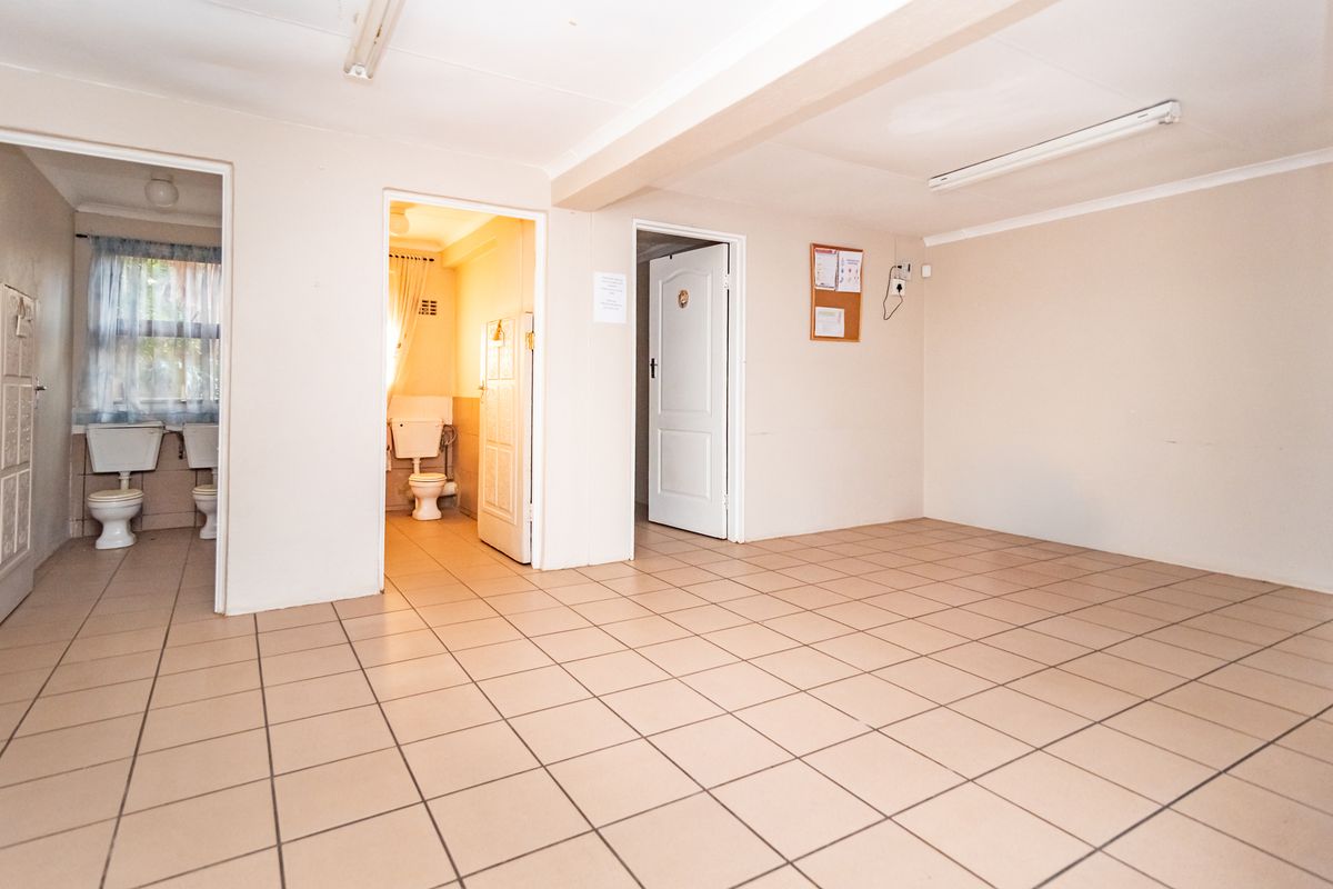 Young Family Looking For A Starter Up Home or Ideal For An Educational Centre ... - Photo 4