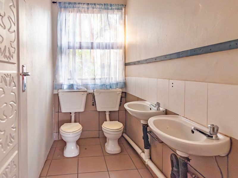 Young Family Looking For A Starter Up Home or Ideal For An Educational Centre ... - Photo 6