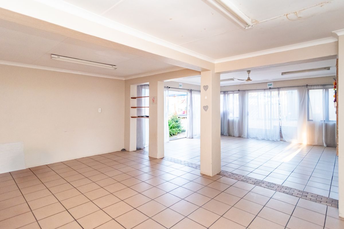 Young Family Looking For A Starter Up Home or Ideal For An Educational Centre ... - Photo 5