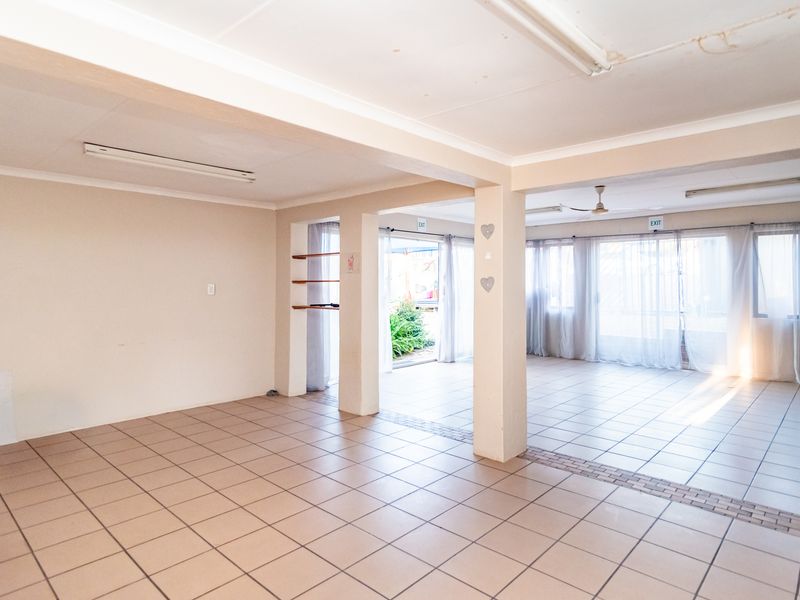 Young Family Looking For A Starter Up Home or Ideal For An Educational Centre ... - Photo 5