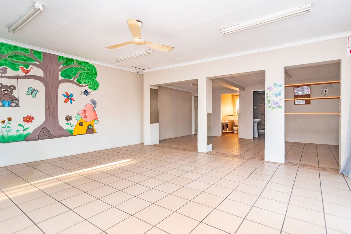 Young Family Looking For A Starter Up Home or Ideal For An Educational Centre ... - Photo 2