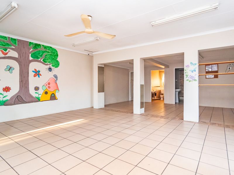 Young Family Looking For A Starter Up Home or Ideal For An Educational Centre ... - Photo 2