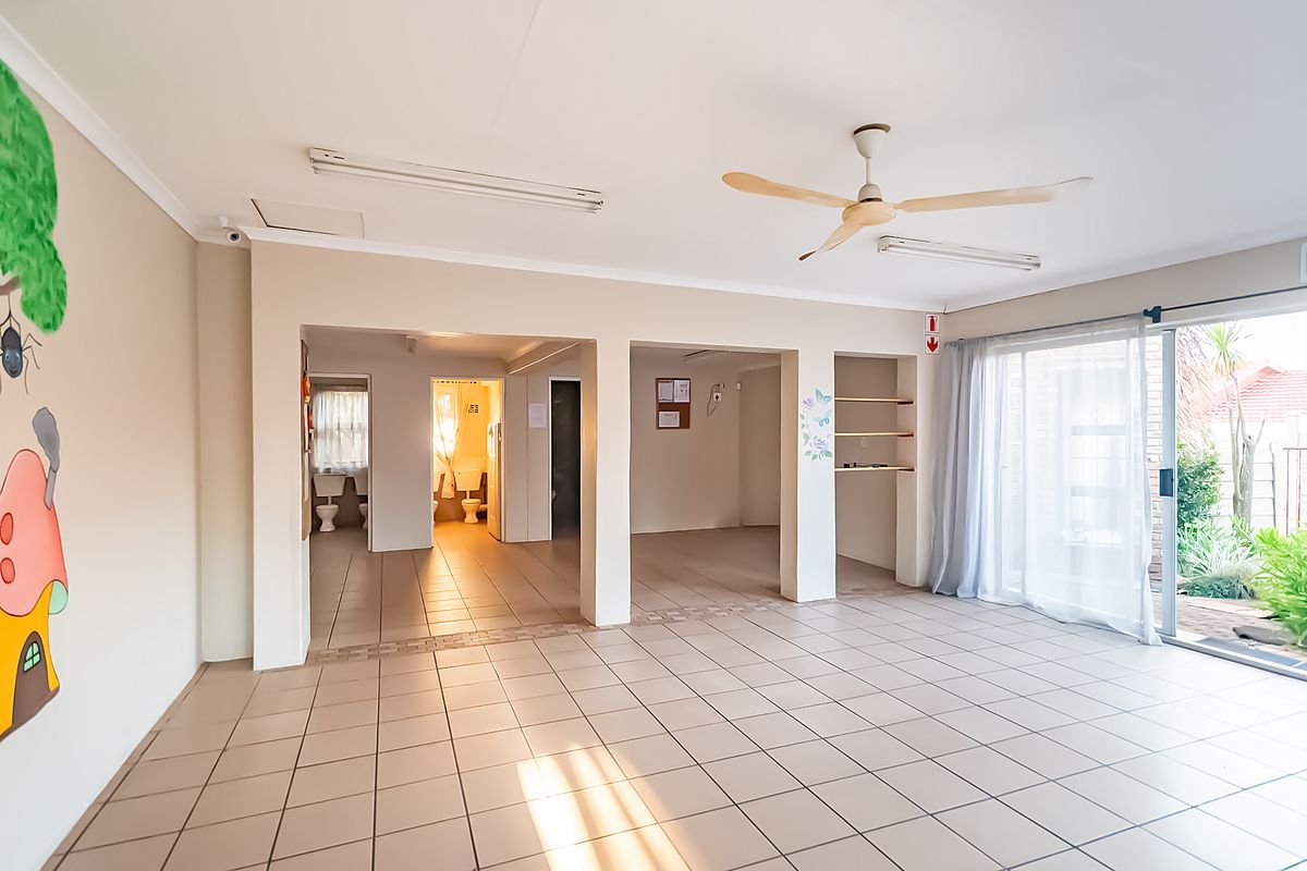 Young Family Looking For A Starter Up Home or Ideal For An Educational Centre ... - Photo 3