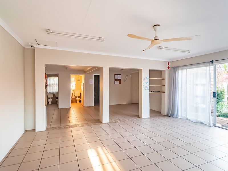 Young Family Looking For A Starter Up Home or Ideal For An Educational Centre ... - Photo 3