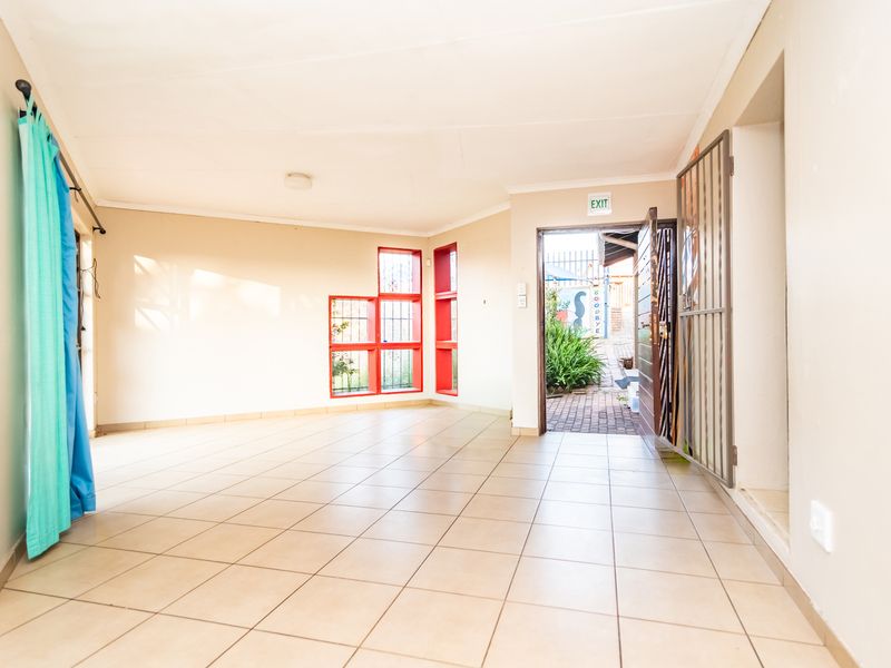 Young Family Looking For A Starter Up Home or Ideal For An Educational Centre ... - Photo 10