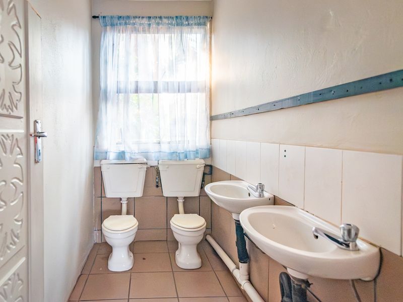 Young Family Looking For A Starter Up Home or Ideal For An Educational Centre ... - Photo 7