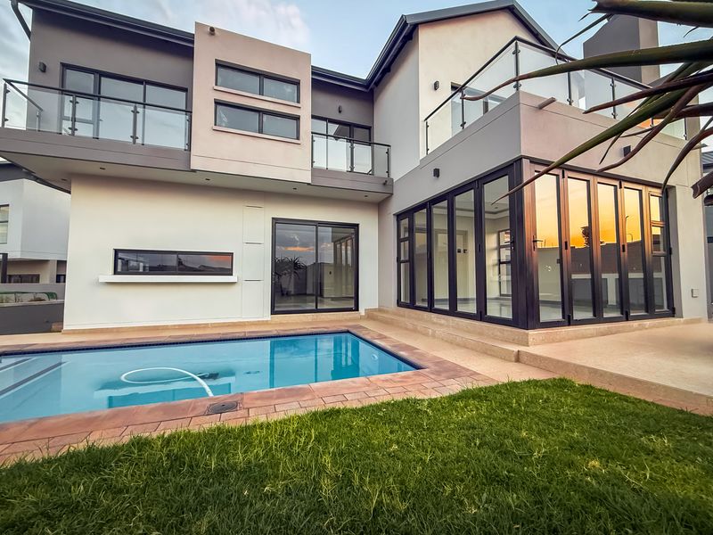 Ever wondered how a High end luxury estate would look like in the future? - Photo 2