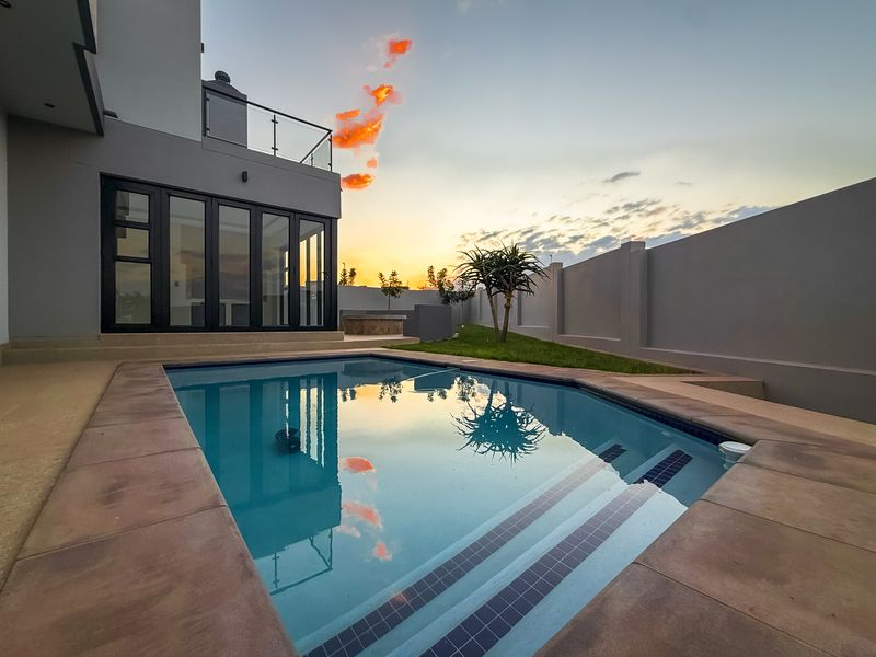 Ever wondered how a High end luxury estate would look like in the future? - Photo 4