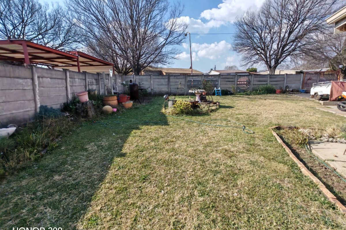 3 Bedroom House for Sale in Sasolburg Ext 1 - Photo 2