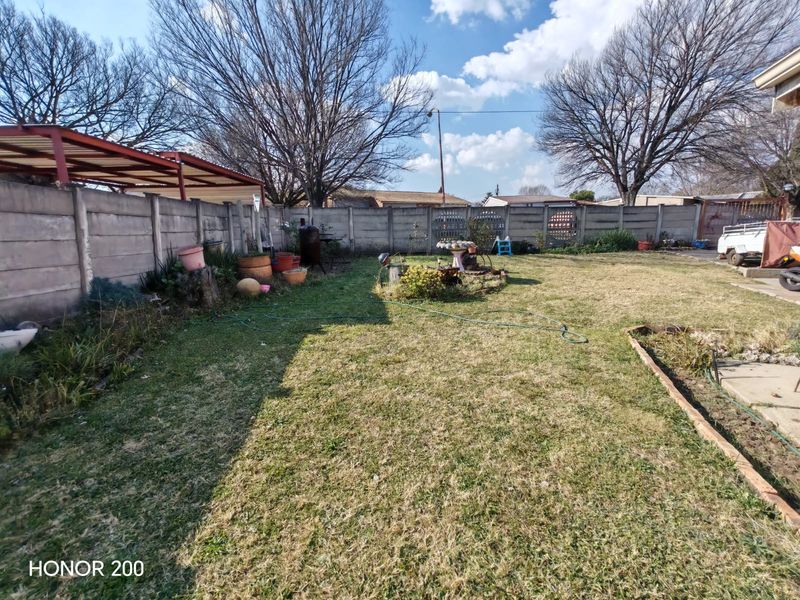 3 Bedroom House for Sale in Sasolburg Ext 1 - Photo 2