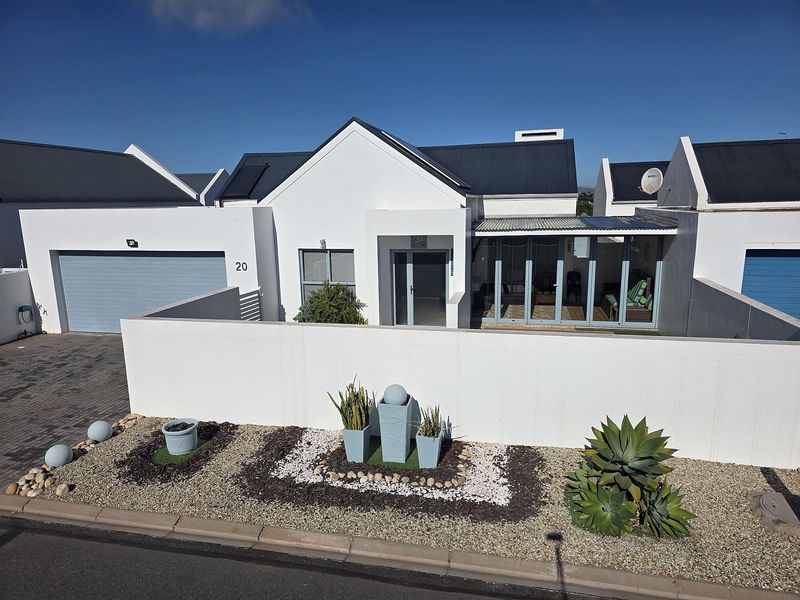An Immaculate 3 bedroom home in Blue Lagoon Security Estate Langebaan - Photo 3