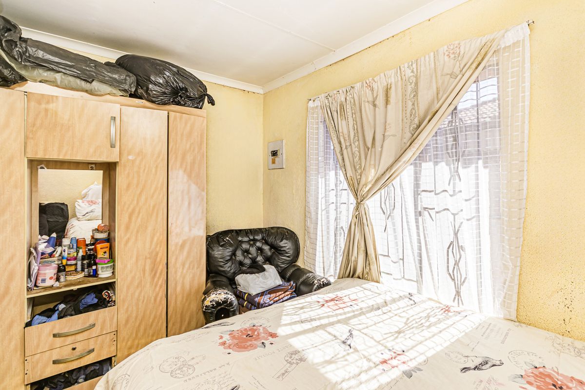 Charming 2-Bedroom House For Sale in Kagiso, Krugersdorp – Perfect For First-Time Buyers - Photo 4