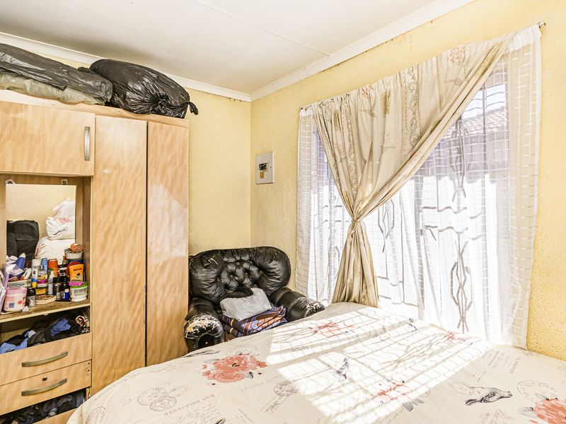 Charming 2-Bedroom House For Sale in Kagiso, Krugersdorp – Perfect For First-Time Buyers - Photo 4