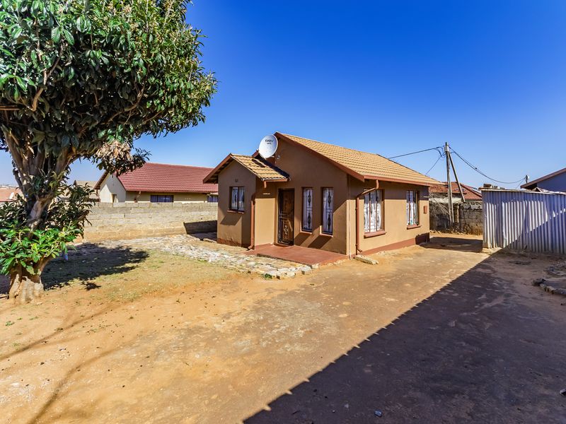 Charming 2-Bedroom House For Sale in Kagiso, Krugersdorp – Perfect For First-Time Buyers