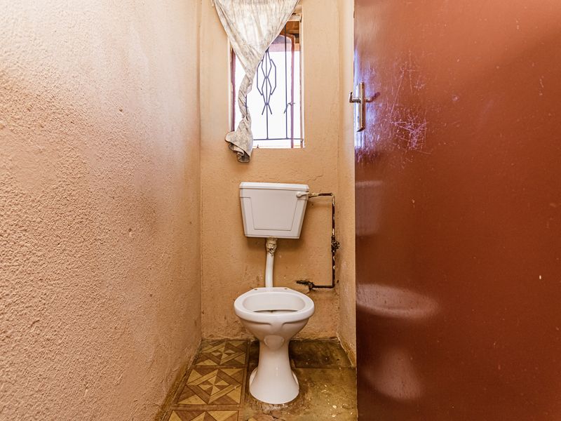 Charming 2-Bedroom House For Sale in Kagiso, Krugersdorp – Perfect For First-Time Buyers - Photo 6