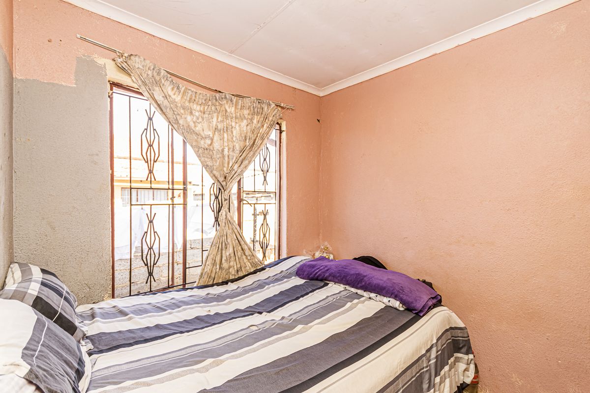Charming 2-Bedroom House For Sale in Kagiso, Krugersdorp – Perfect For First-Time Buyers - Photo 5
