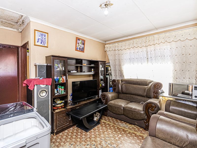 Charming 2-Bedroom House For Sale in Kagiso, Krugersdorp – Perfect For First-Time Buyers - Photo 3