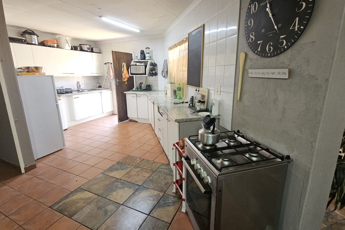 This well-maintained property offers comfortable family living with excellent additional accommodati - Photo 5