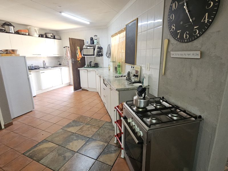 This well-maintained property offers comfortable family living with excellent additional accommodati - Photo 5
