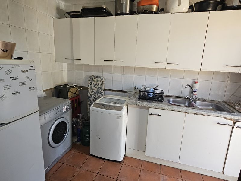 This well-maintained property offers comfortable family living with excellent additional accommodati - Photo 6
