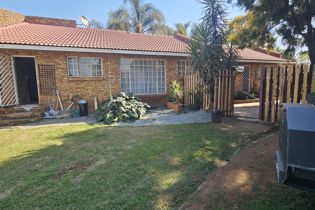 This well-maintained property offers comfortable family living with excellent additional accommodati - Photo 3
