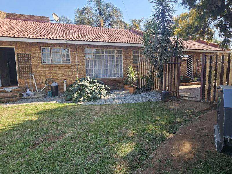 This well-maintained property offers comfortable family living with excellent additional accommodati - Photo 3