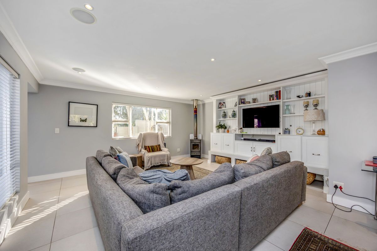 Freehold Property in Sought After Estate - Photo 4
