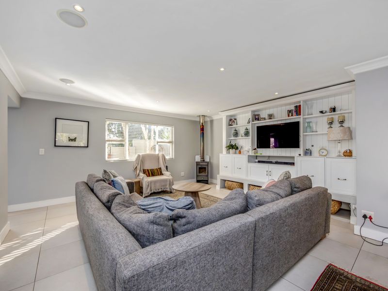 Freehold Property in Sought After Estate - Photo 4