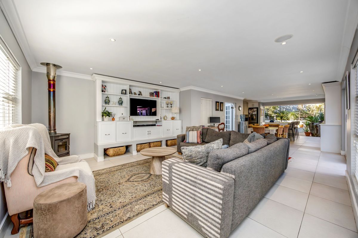 Freehold Property in Sought After Estate - Photo 2