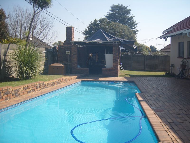 3 bedroom house in Brackendowns, Alberton