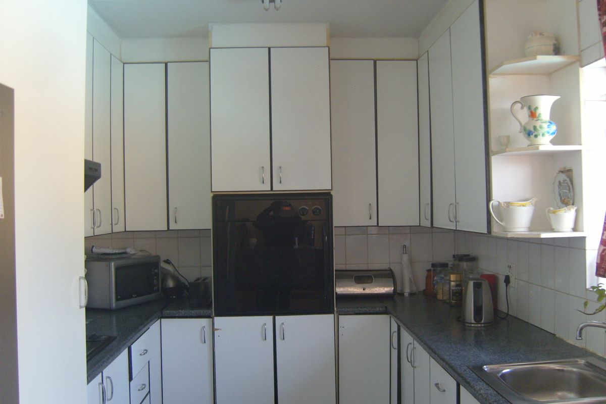 3 bedroom house in Brackendowns, Alberton - Photo 2