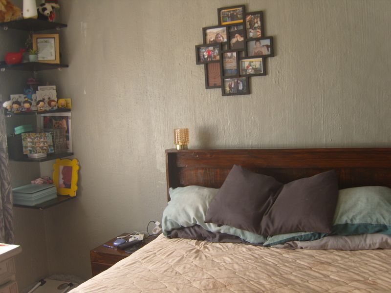 3 bedroom house in Brackendowns, Alberton - Photo 6