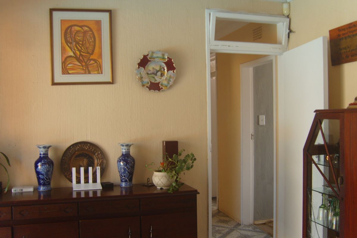 3 bedroom house in Brackendowns, Alberton - Photo 4