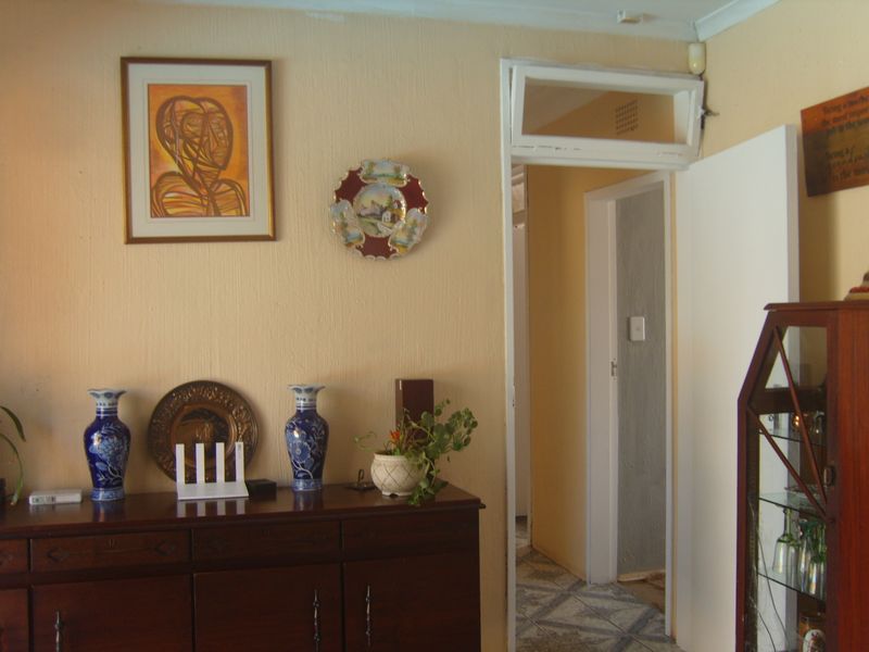 3 bedroom house in Brackendowns, Alberton - Photo 4
