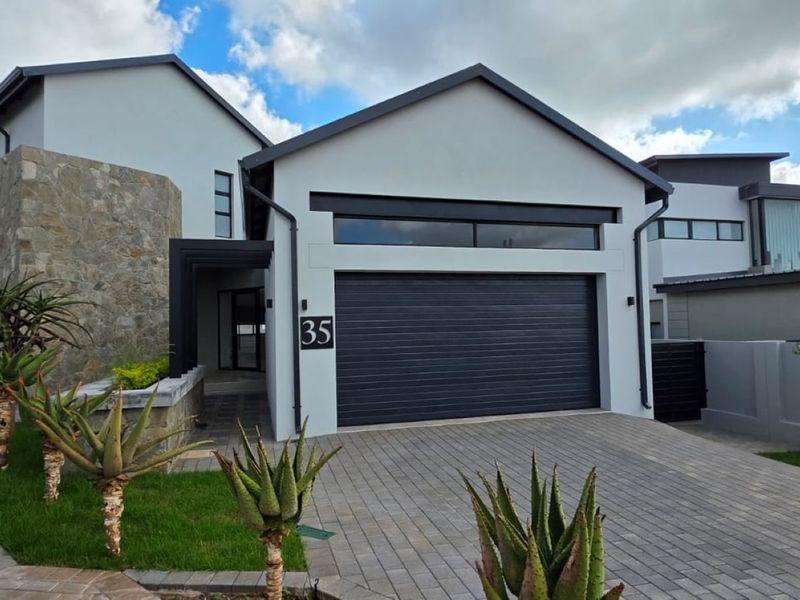 Spacious Family Home Designed for Modern Living and Entertaining - Photo 2