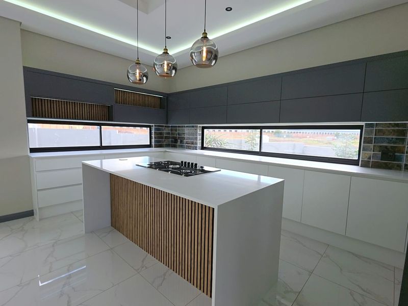 Spacious Family Home Designed for Modern Living and Entertaining - Photo 7