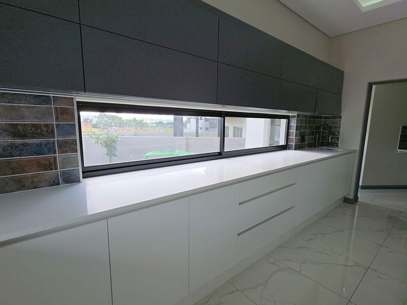 Spacious Family Home Designed for Modern Living and Entertaining - Photo 6