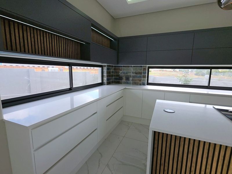 Spacious Family Home Designed for Modern Living and Entertaining - Photo 4