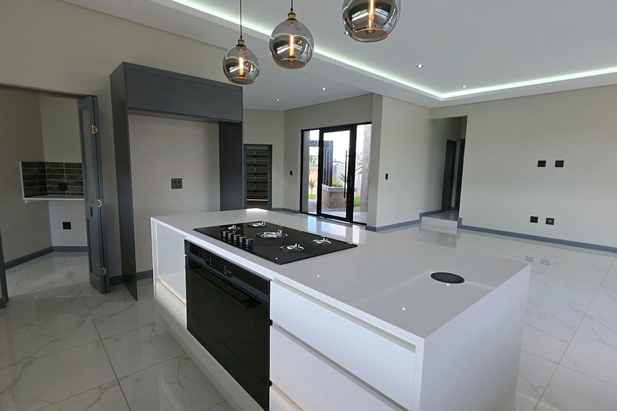 Spacious Family Home Designed for Modern Living and Entertaining - Photo 3