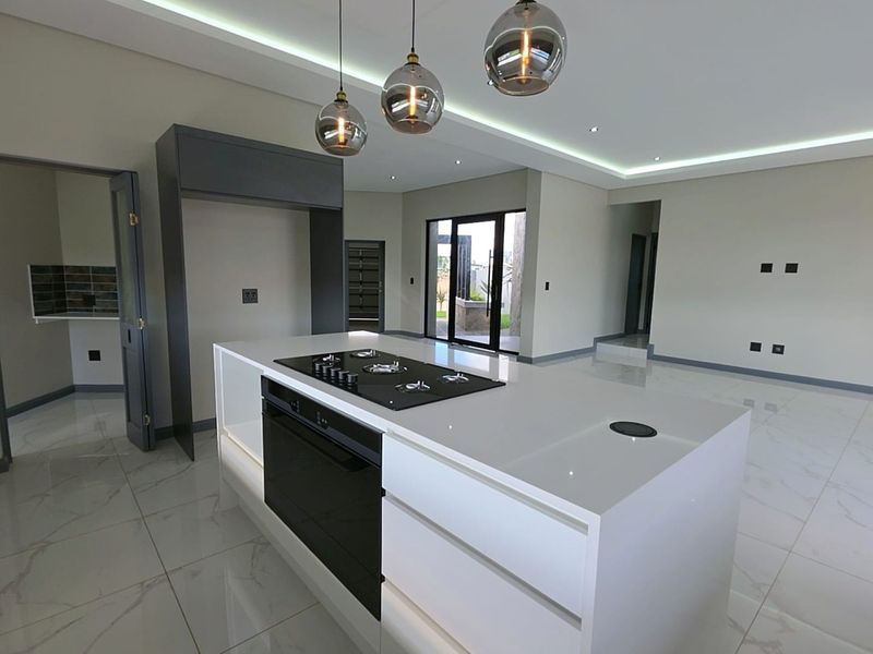 Spacious Family Home Designed for Modern Living and Entertaining - Photo 3