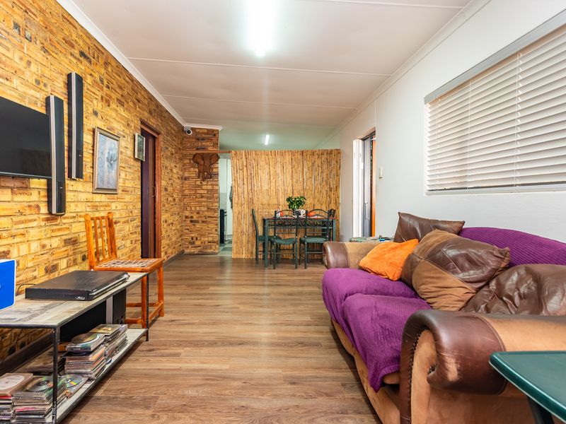 Lovely 3 Bedroom House For Sale In Rant-En-Dal with Flatlet - Photo 10