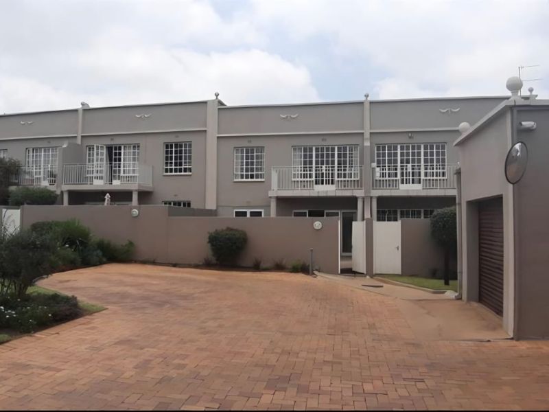 Secure, Pet-Friendly 3 Bedroom Living with Fantastic Complex Amenities - Photo 3