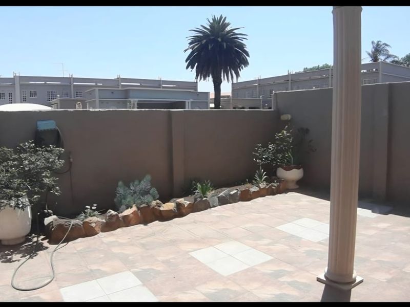 Secure, Pet-Friendly 3 Bedroom Living with Fantastic Complex Amenities - Photo 6