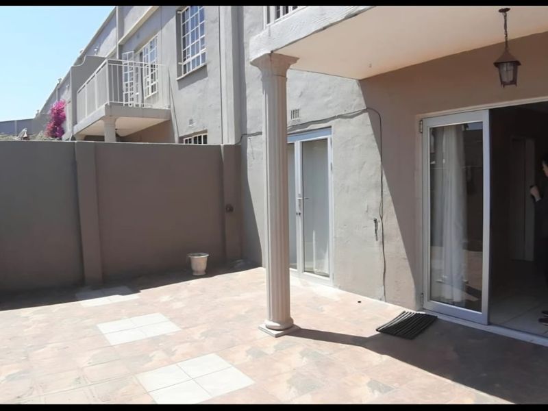 Secure, Pet-Friendly 3 Bedroom Living with Fantastic Complex Amenities - Photo 5