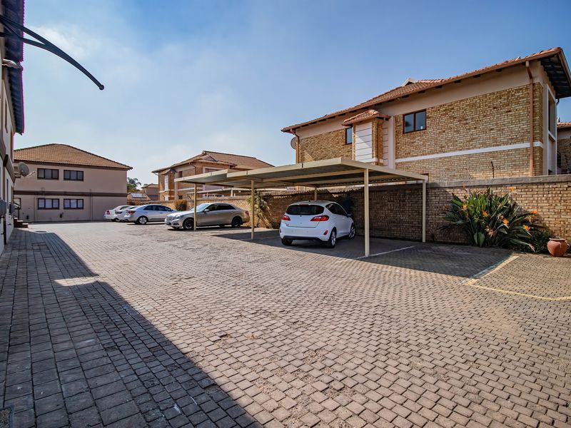 Stunning 3-Bedroom in Sonneveld, Brakpan – The Perfect Blend of Comfort, Style, and d Secure Estate - Photo 4