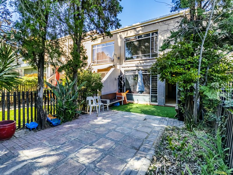 Beautifully Renovated 3-Bedroom Townhouse