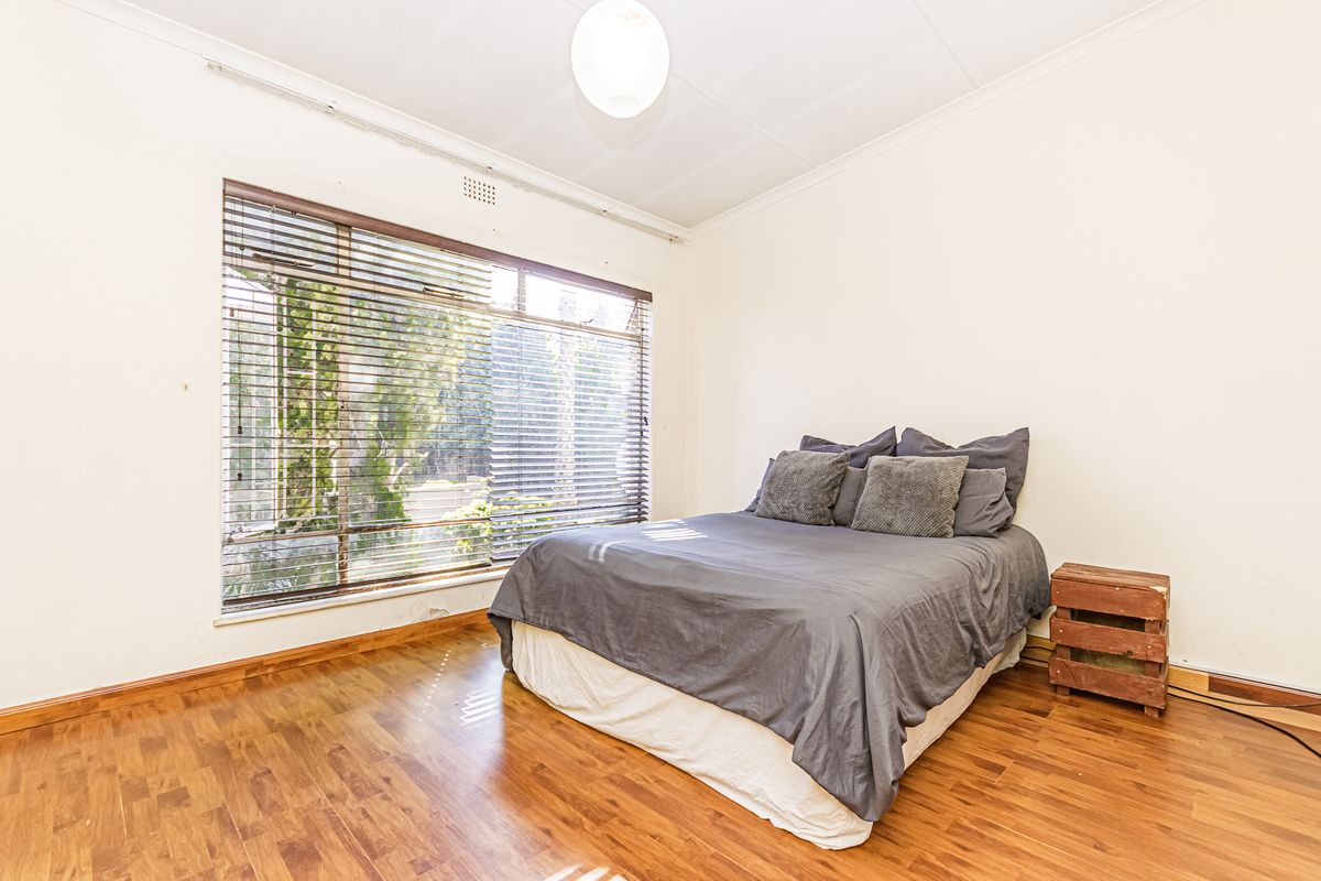 Beautifully Renovated 3-Bedroom Townhouse - Photo 5